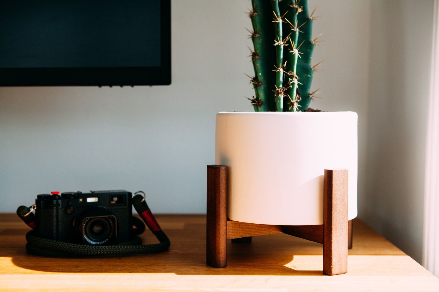 Sonder Planter Pot - Fossil White